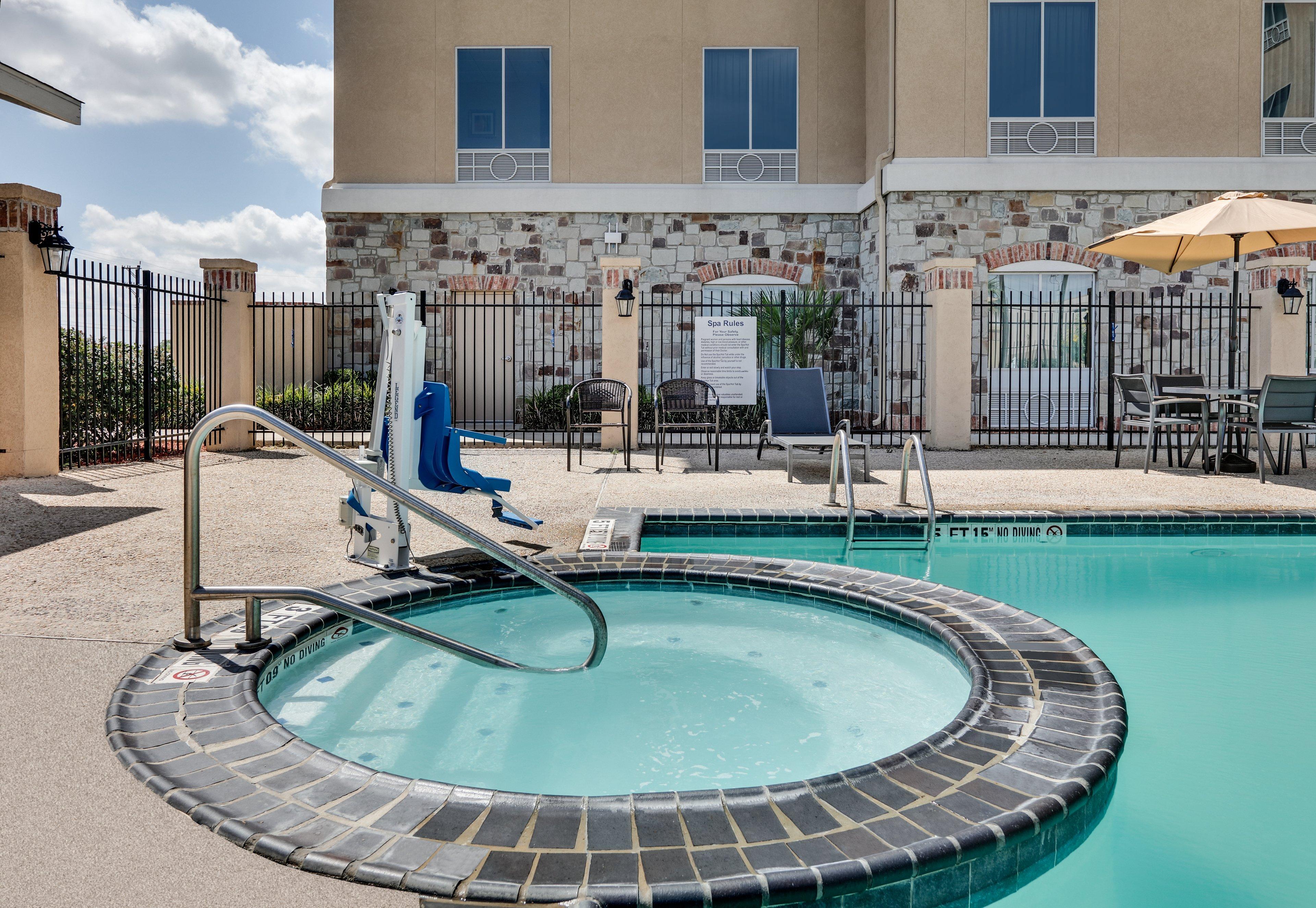 Holiday Inn Express & Suites San Antonio Brooks City Base By Ihg Exterior foto