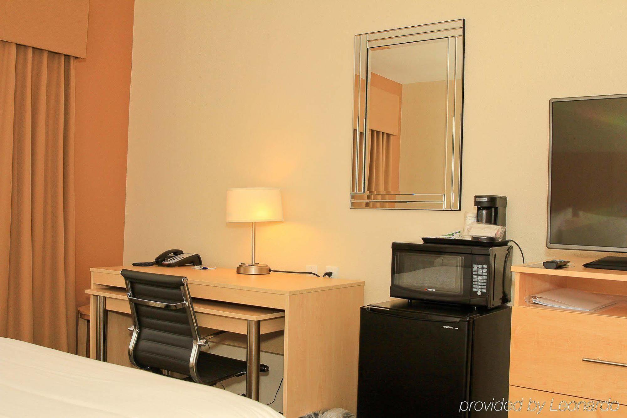 Holiday Inn Express & Suites San Antonio Brooks City Base By Ihg Exterior foto