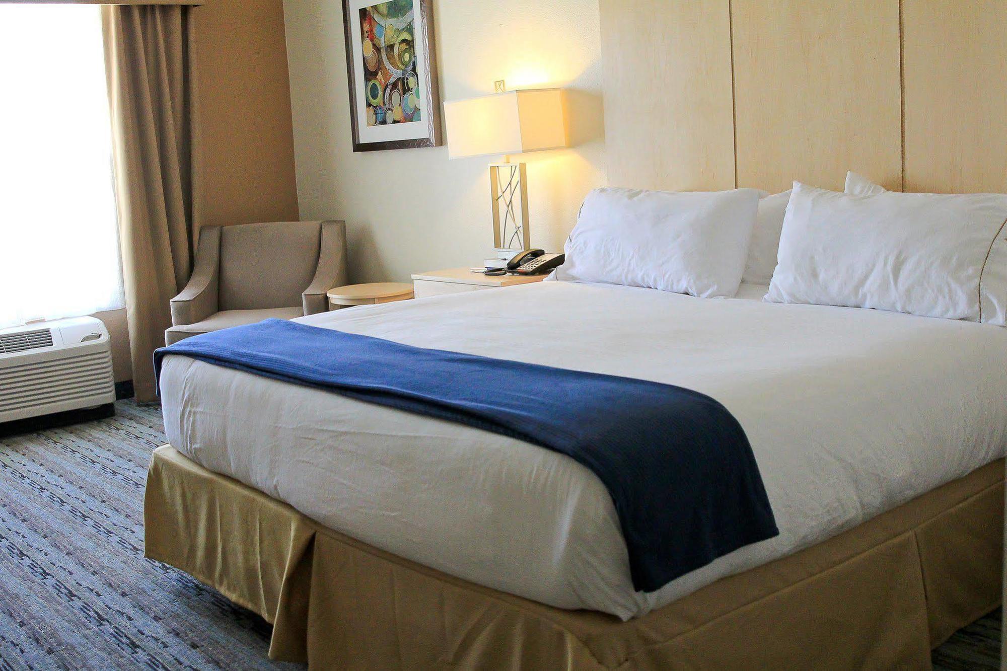 Holiday Inn Express & Suites San Antonio Brooks City Base By Ihg Exterior foto