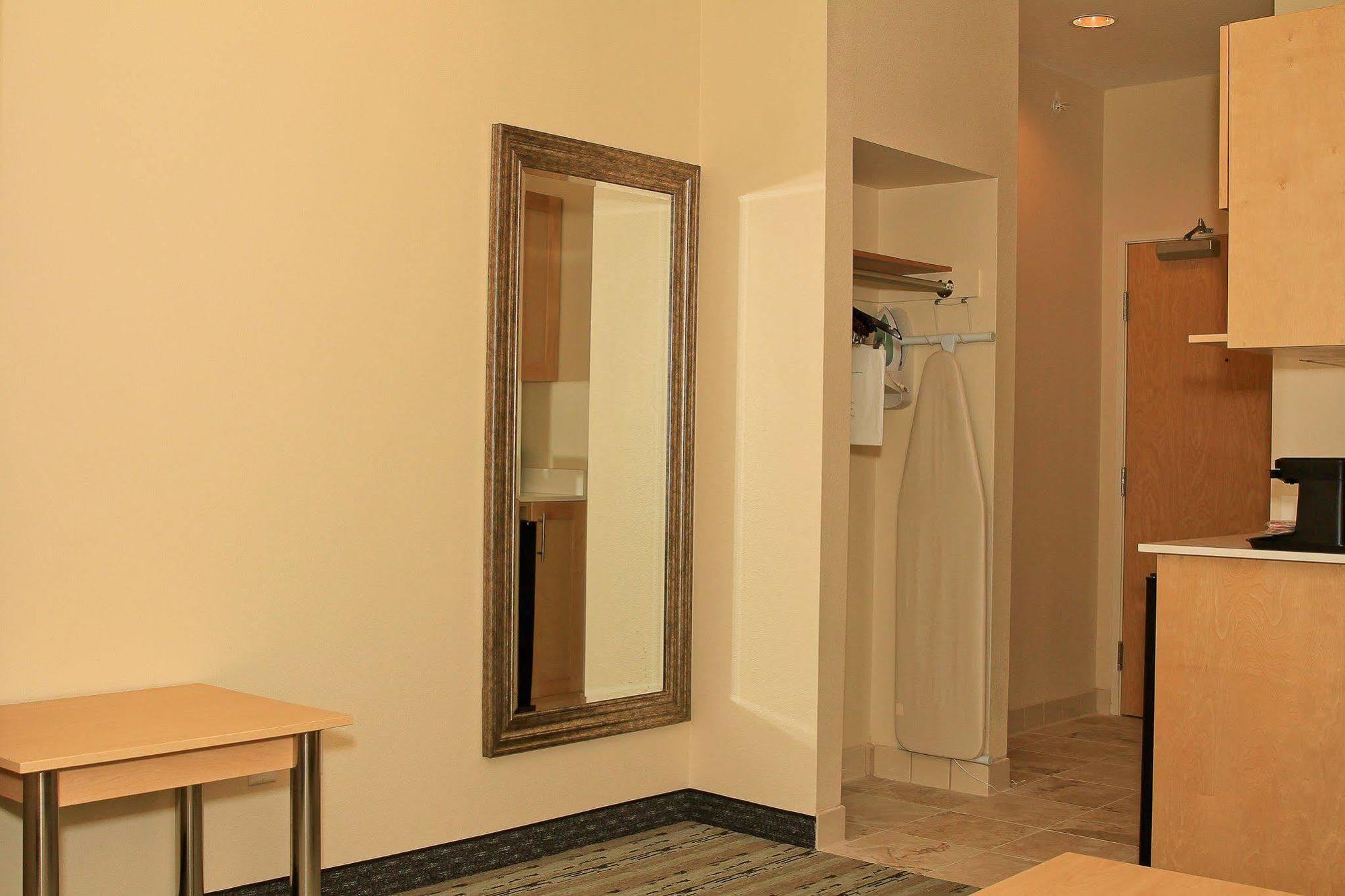 Holiday Inn Express & Suites San Antonio Brooks City Base By Ihg Exterior foto